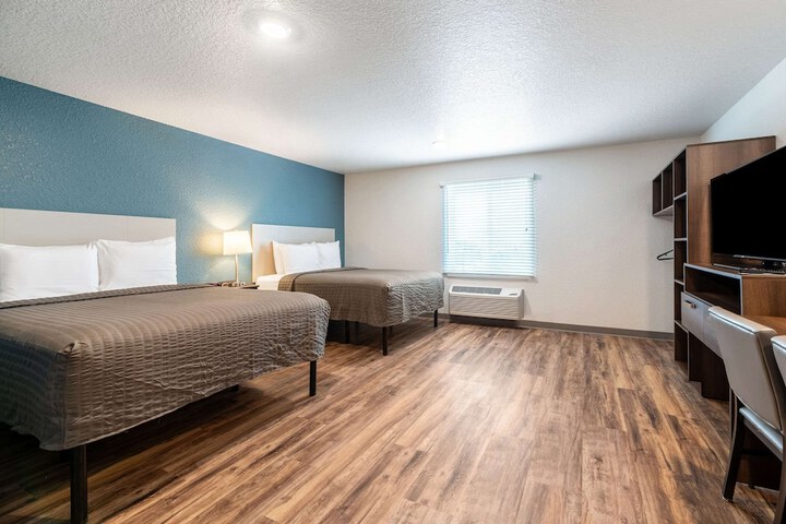 1 Queen Bed (13 of 15)