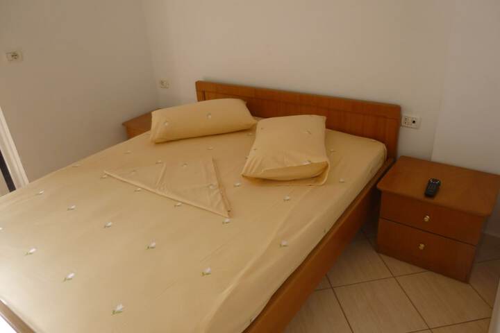 Room 7 of 33