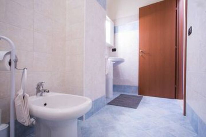 Room 10 of 96