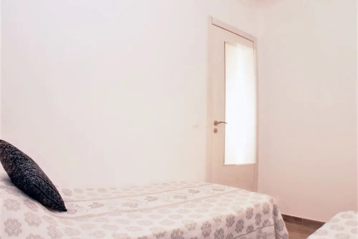 Room 4 of 14