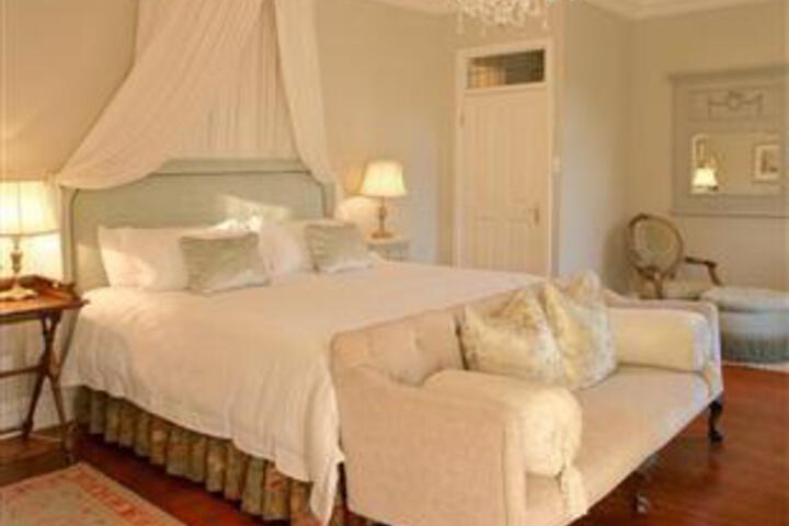 Room 2 of 5