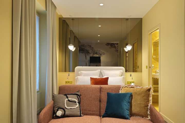 Room 14 of 28