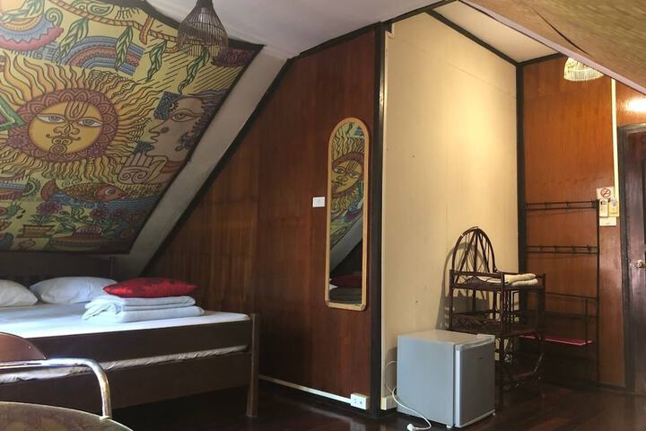 Room 6 of 53