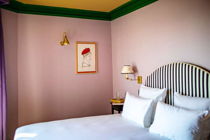 Room 30 of 106
