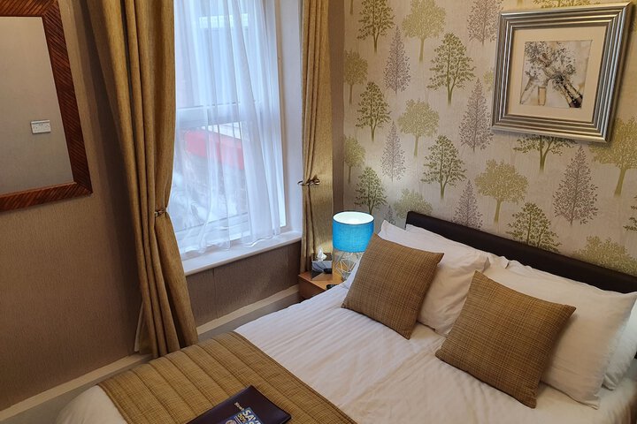 Room 27 of 49