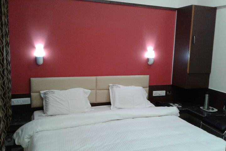Room 9 of 12