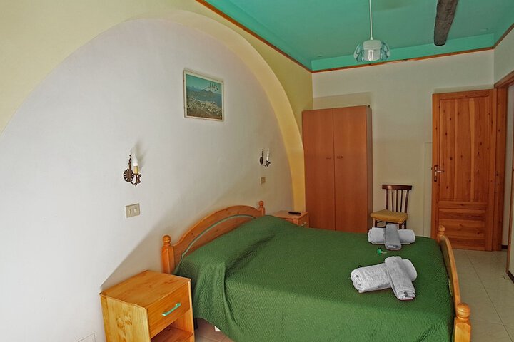 Room 28 of 107