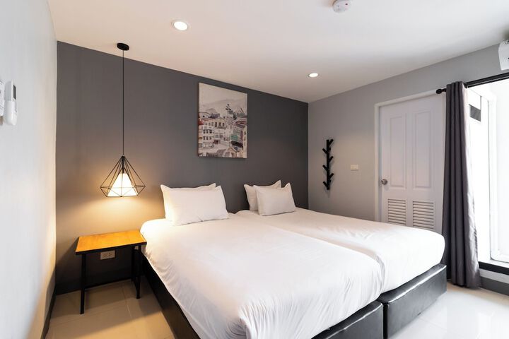 Room 6 of 37