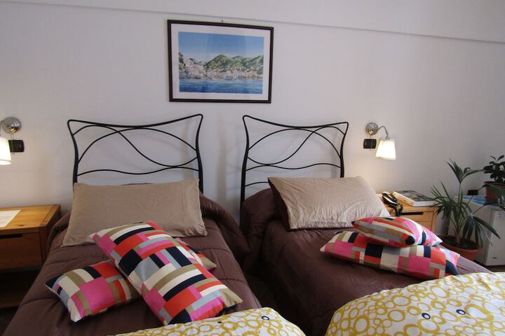 Room 4 of 32
