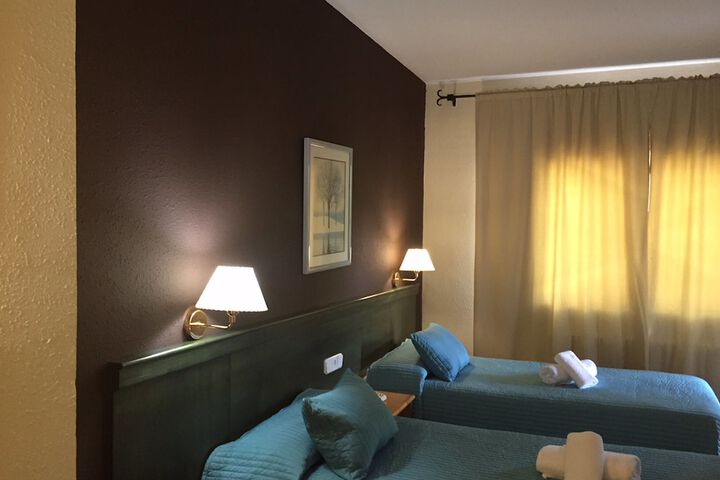 Room 6 of 16