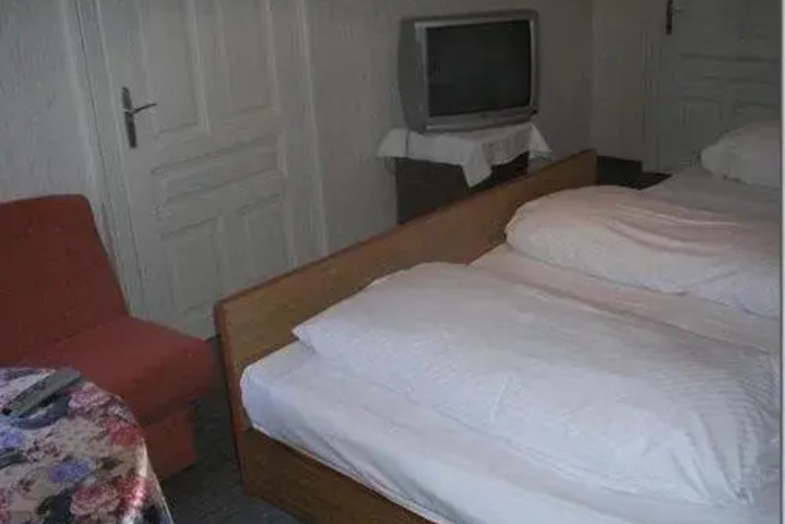 Room 2 of 9