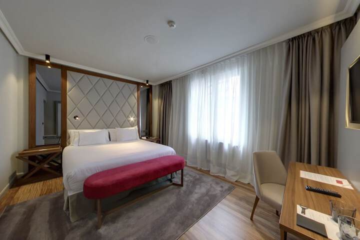Room 18 of 121
