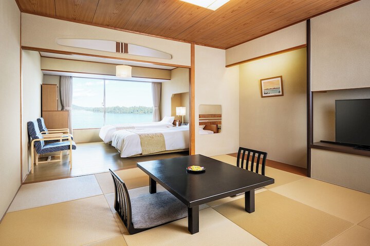 Room 11 of 25