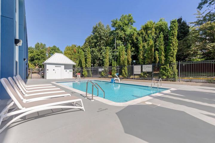 Hotel with Pool
