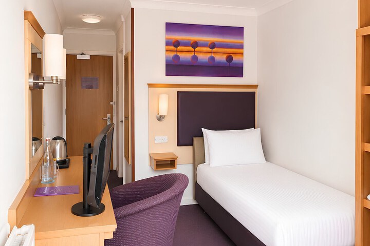 Room 5 of 22