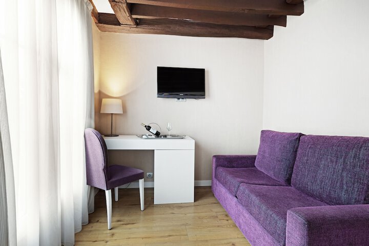Room 8 of 29