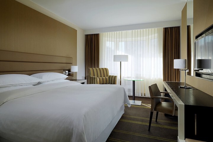 Room 43 of 63