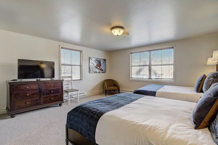 Room 6 of 39