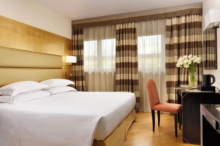 Room 3 of 81
