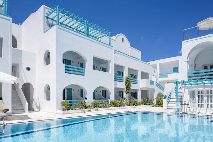 Hotel with Pool