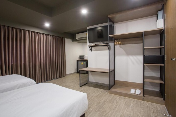 Room 13 of 42