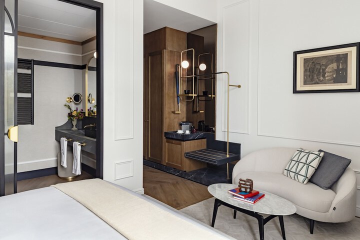 Room 32 of 87