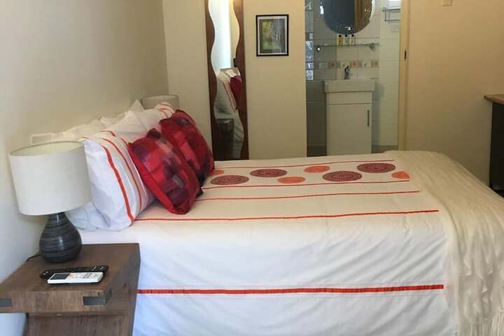 Room 8 of 12