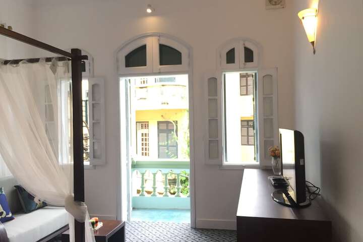 Room 3 of 27