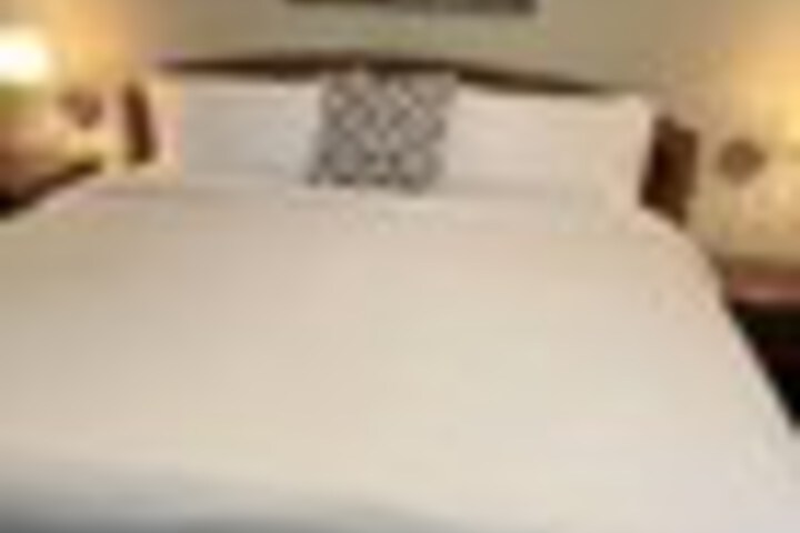 Room 53 of 141