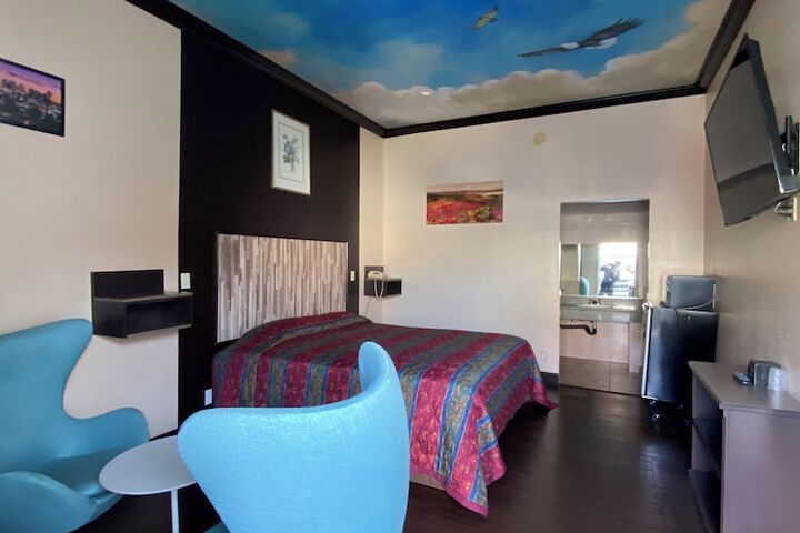 Room 9 of 25