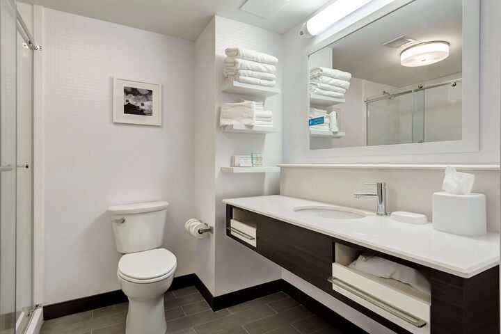 2 Queen Beds Hearing Accessible (1 of 7)