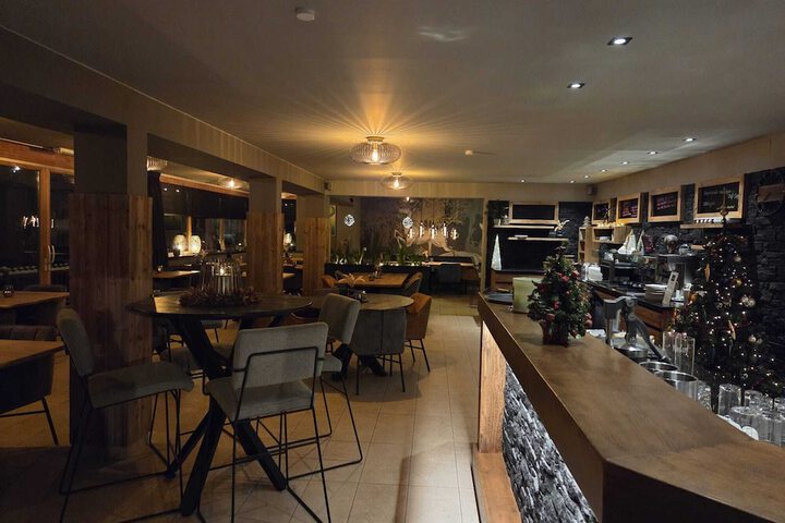 Dining 40 of 62