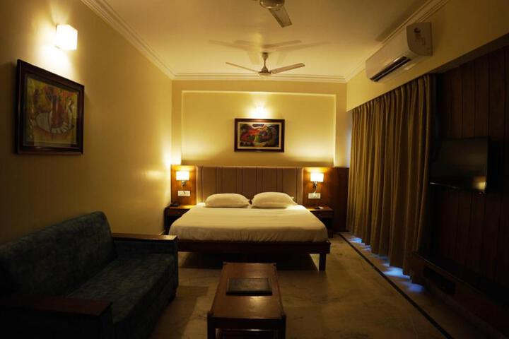 Hotel Sandhu Palace