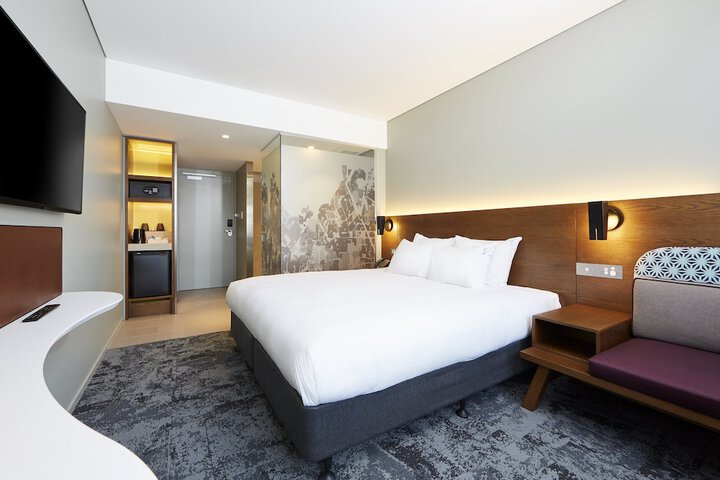 Room 13 of 72