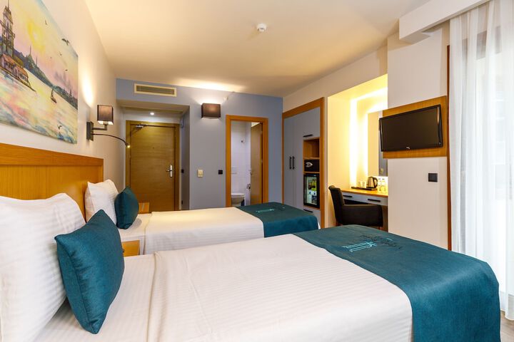 Room 6 of 37