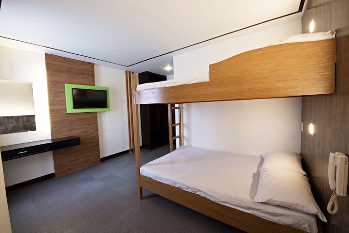 Room 8 of 21