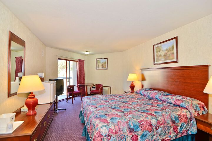1 King Bed (5 of 6)