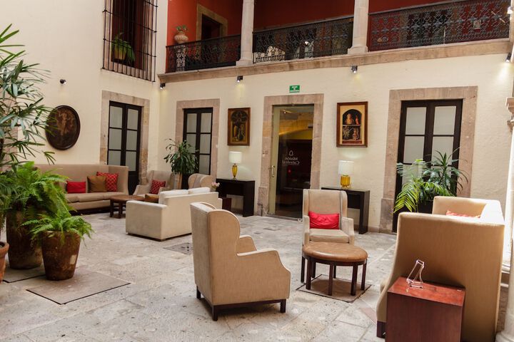 Entrance & Lobby