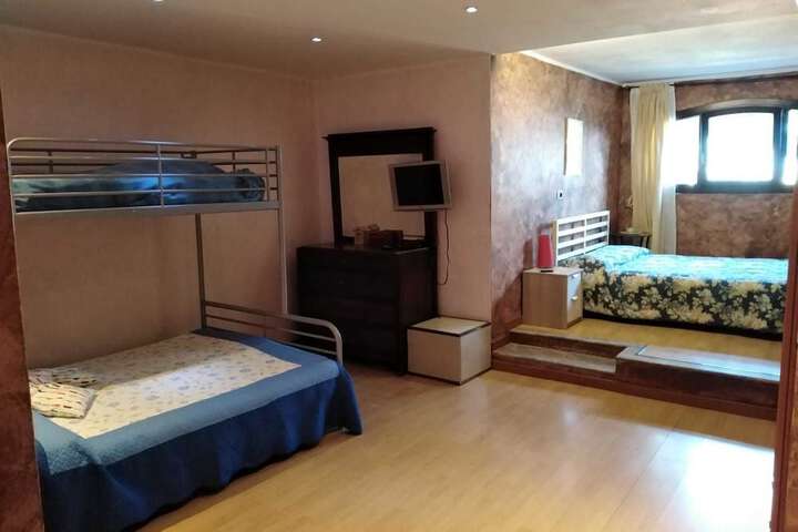 Room 2 of 65