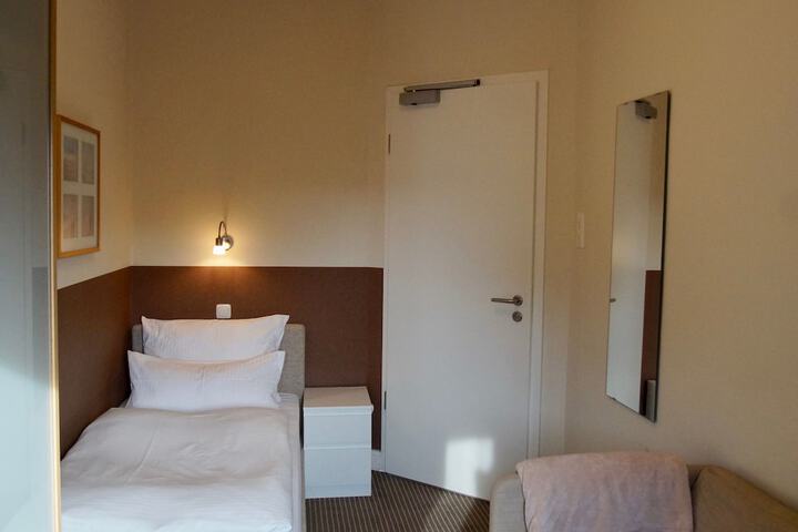 Room 6 of 49