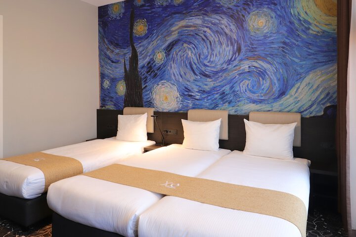 Room 13 of 42