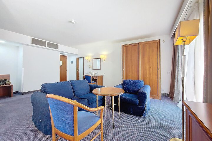 Room 84 of 148