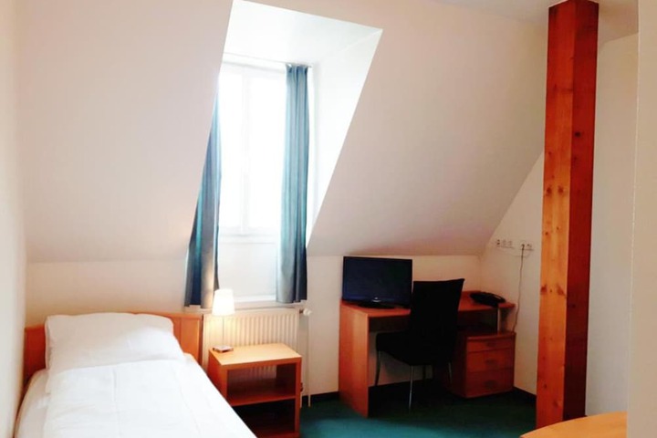 Room 6 of 41
