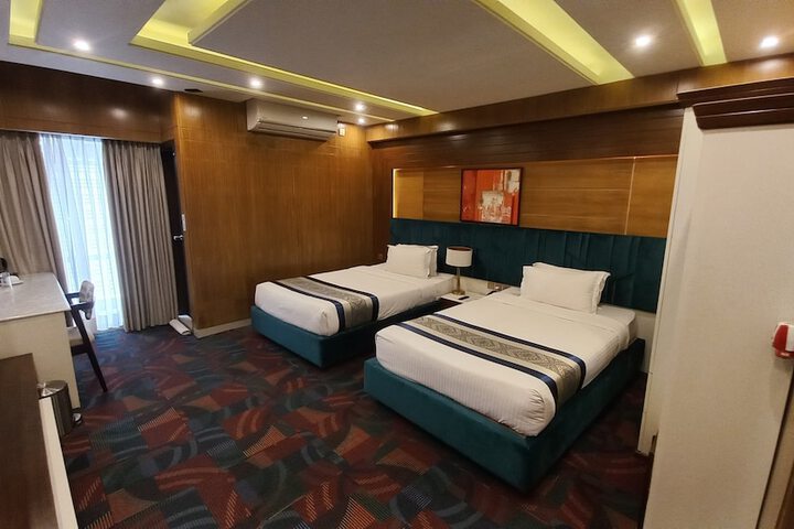 Room 37 of 76