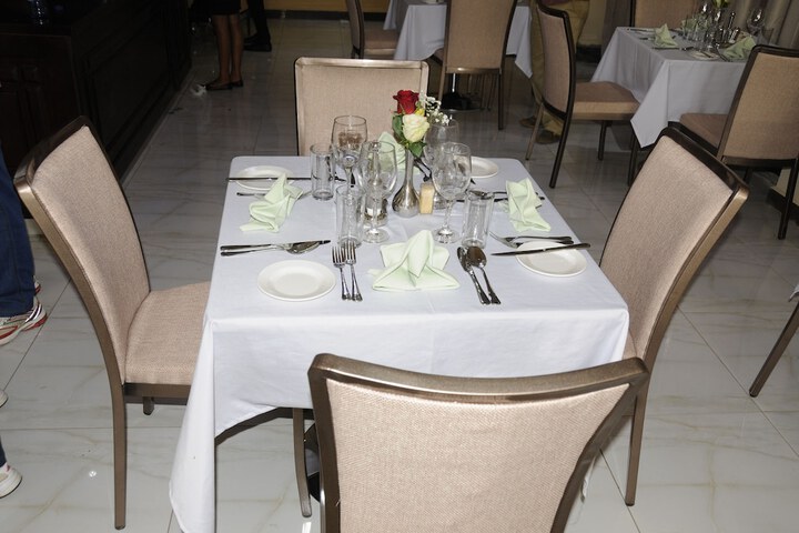 Dining 4 of 23