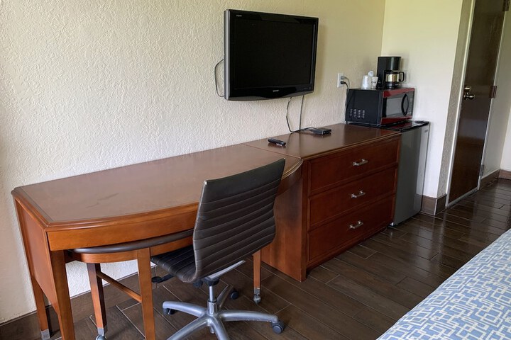 Basic King Bed (3 of 4)