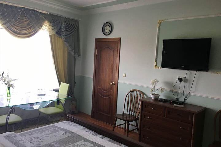 Room 7 of 28