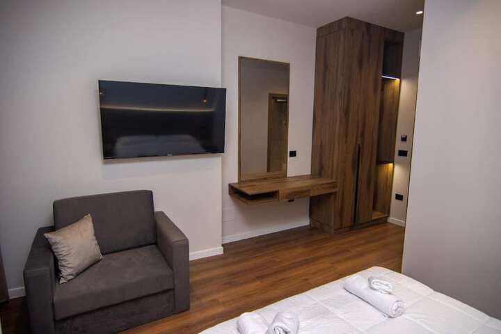 Room 11 of 29