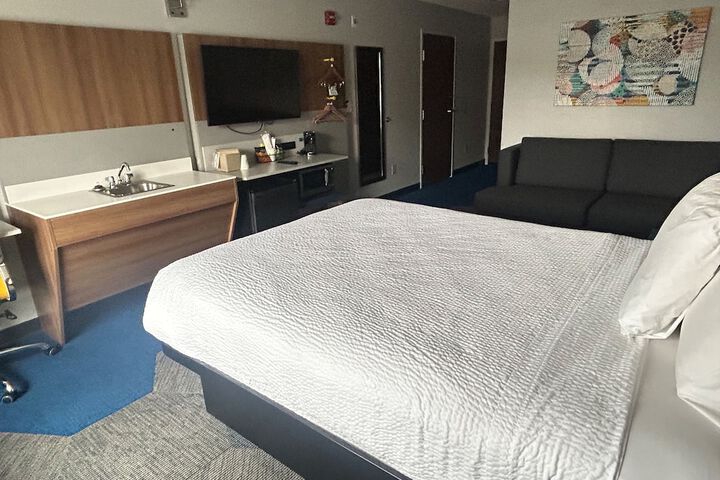 1 Queen Bed Accessible Room (14 of 19)