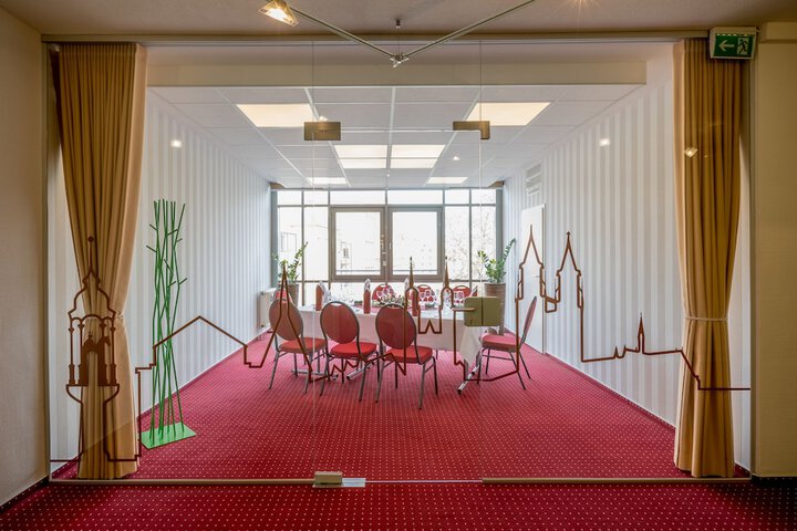 Room 50 of 64